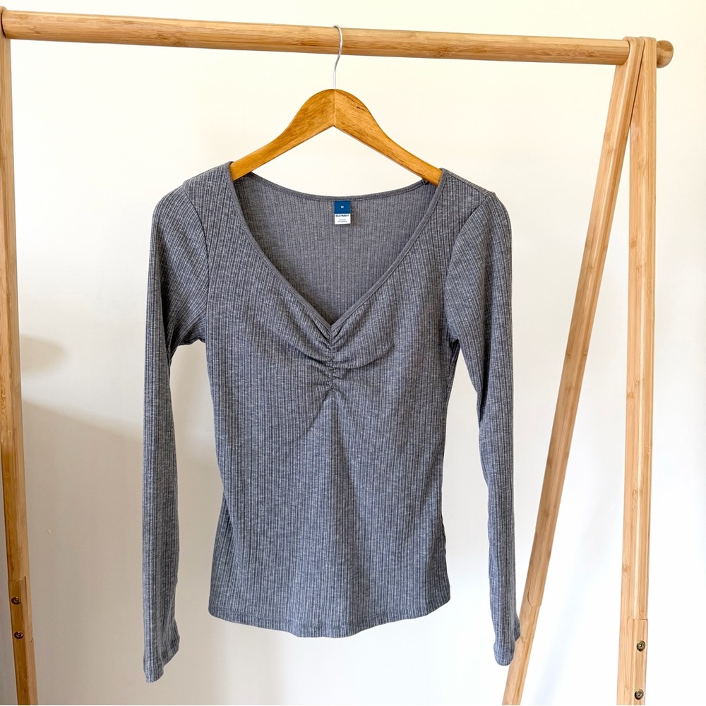 Old Navy Ruched Chest Ribbed Long Sleeve Tee in Gray - M